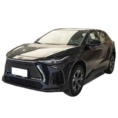 Dobra cena. To-yota BZ4X Elektryczny samochód używany SUV z zasięgiem 0 km 400 km Pojazd z energią depozytową 66,7 KWh Pojemność akumulatora 0,83-7h Czas ładowania w Internecie