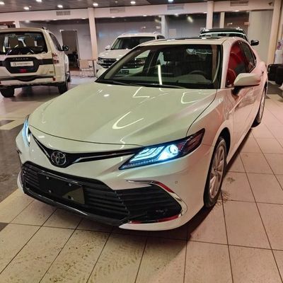 Dobra cena. 2024 Toyota Camry 2.5Q Twin Engine 2.5HQ Flagship Hybrid Benzynowy Samochód GAC 2WD z ręcznym regulacją lusterka wstecznego w Internecie