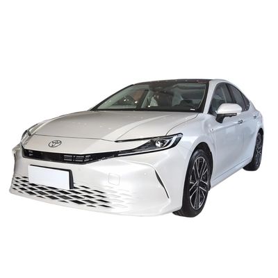Dobra cena. 2024 Toyota Camry 2.0L Sports Plus Hybrid Sedan FWD z lewą prądem pojedynczym silnikiem 4915*1840*1450 dla rynków chińskich w Internecie