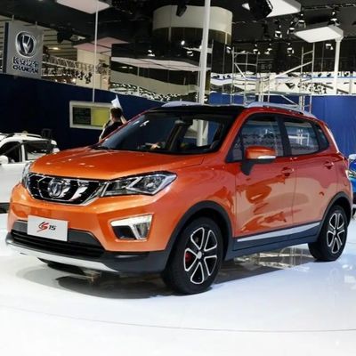 Dobra cena. 2023 Changan Cs15 Ev 55kw Silnik 450/530km Zakres pełna wersja 0km Samochód używany z w zakresie 4100 * 1740 * 1630mm w Internecie